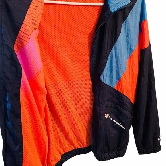 Champion - Picture 5 of 6